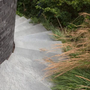 Offerdal Trappbeklädnad – Plansteg 300x1000-1500x25mm Sågad kant